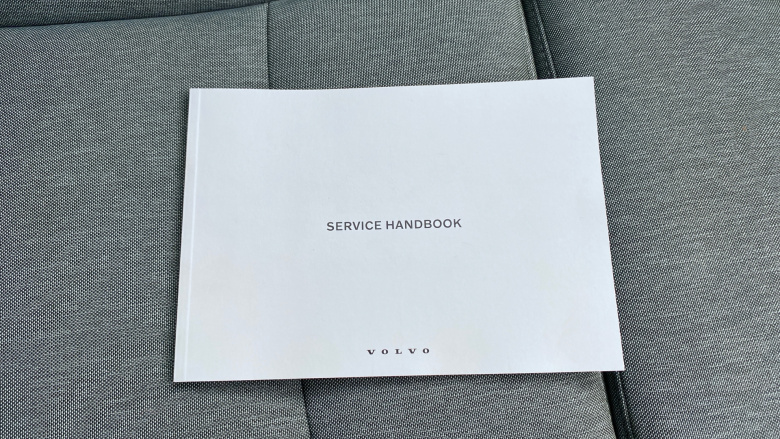 Volvo Xc40 2.0 B4P Plus Dark 5dr AWD Auto Petrol Estate